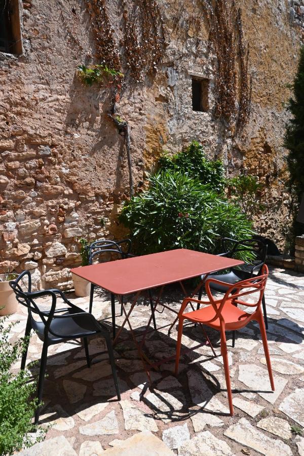 Roussillon en Isere Maison Porte Heureuse מראה חיצוני תמונה